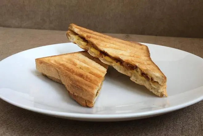Seeni Sambal Sandwich